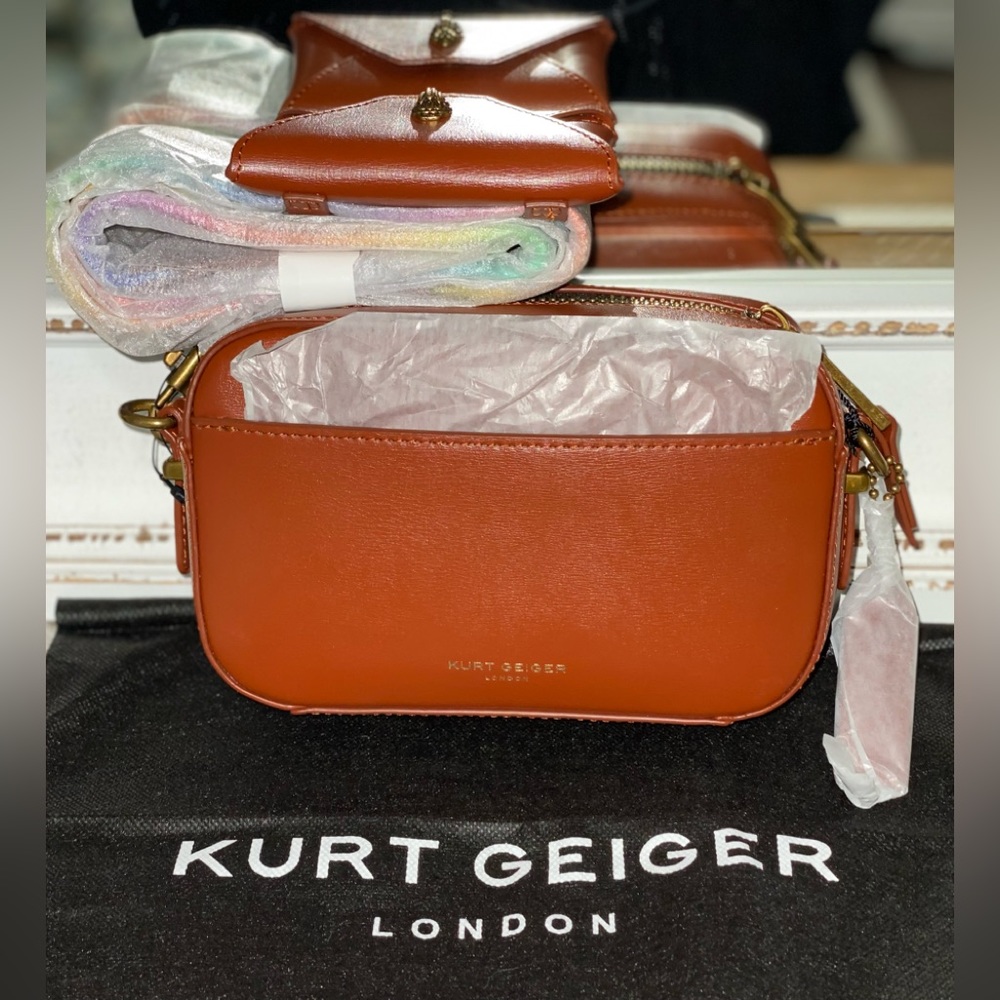 KURT GEIGER LONDON Shoreditch Rainbow Strap Camera Bag - Picture 4 of 9